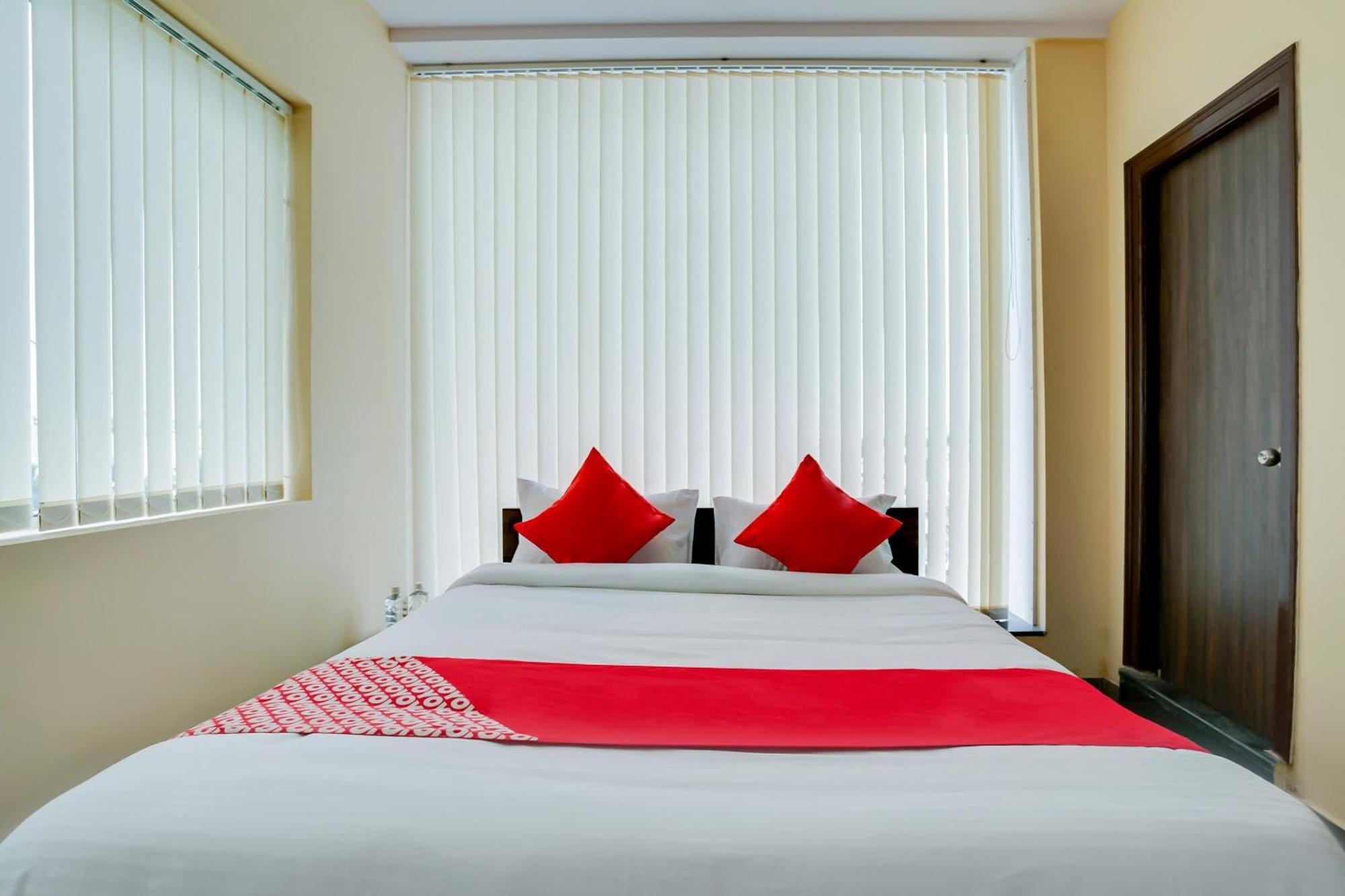 Sururnagar Hotel O Alekhya Residency Cafe Bahar מראה חיצוני תמונה