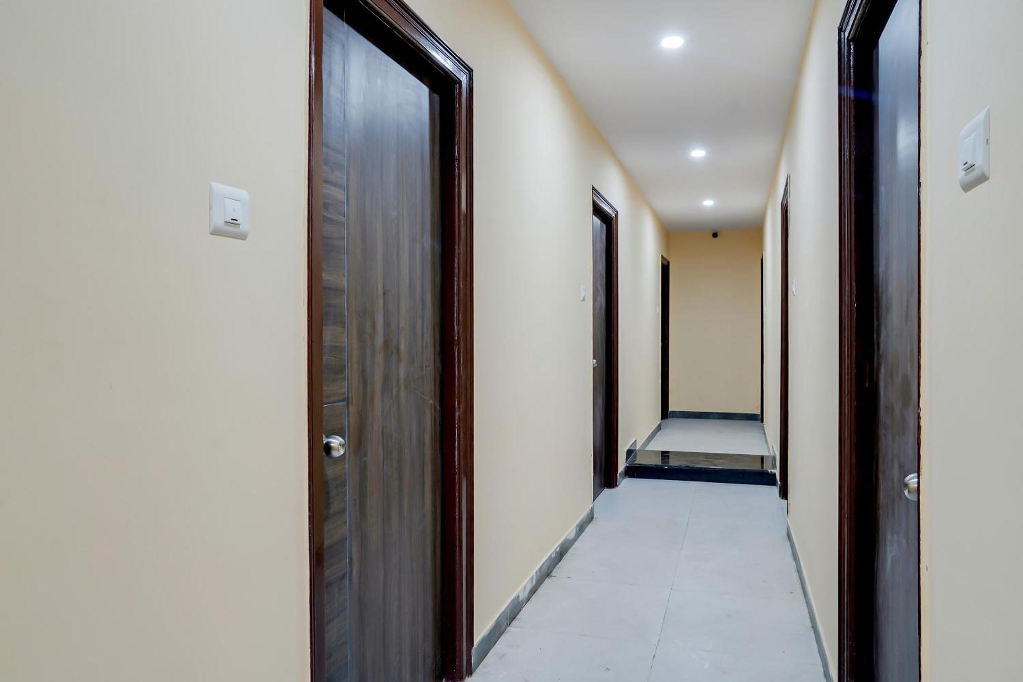 Sururnagar Hotel O Alekhya Residency Cafe Bahar מראה חיצוני תמונה