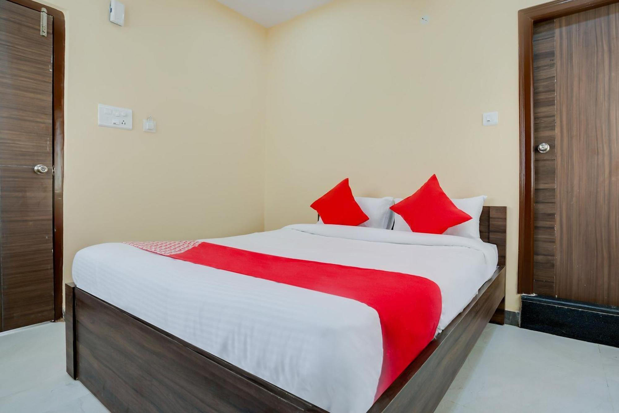 Sururnagar Hotel O Alekhya Residency Cafe Bahar מראה חיצוני תמונה