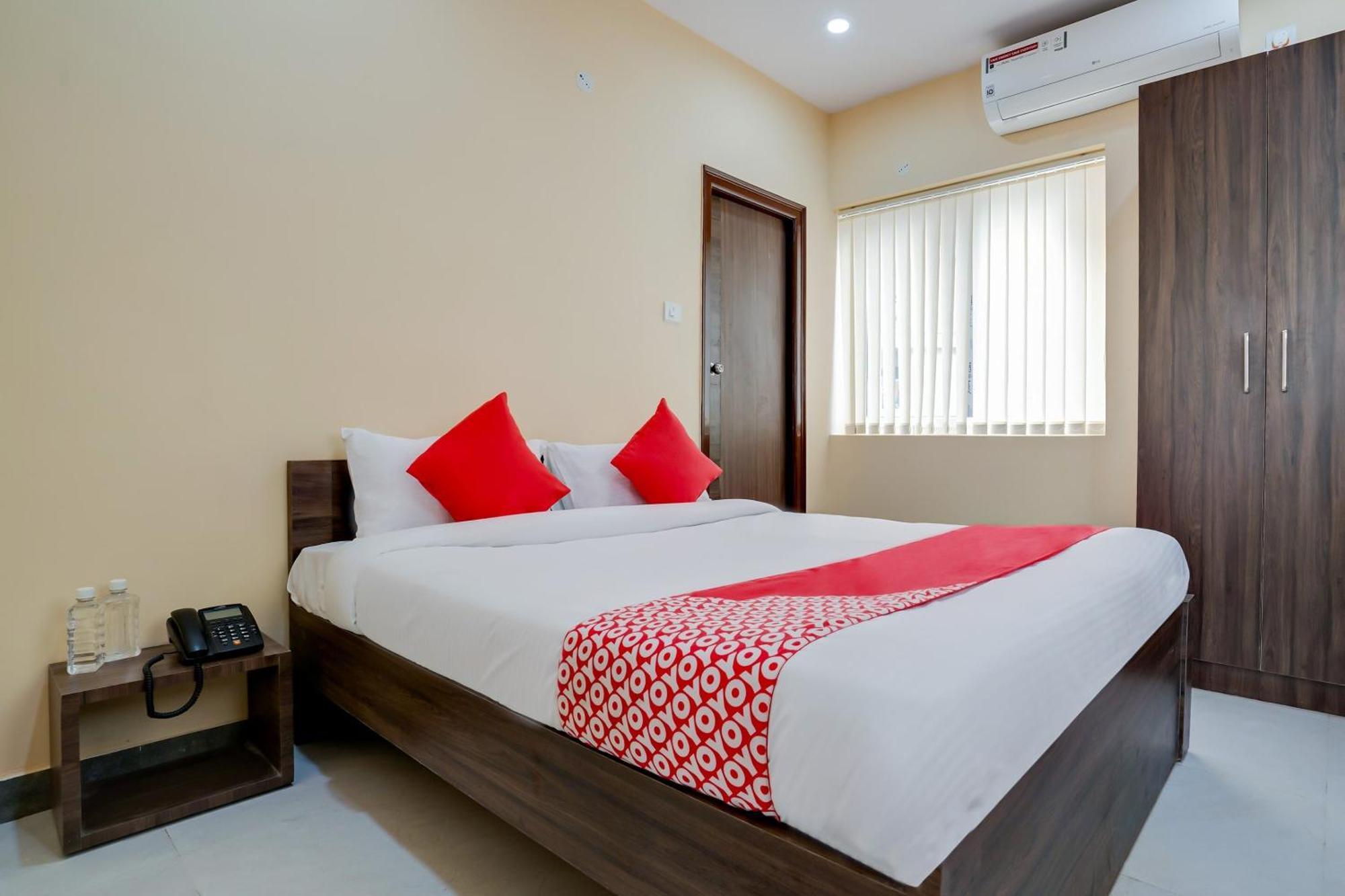 Sururnagar Hotel O Alekhya Residency Cafe Bahar מראה חיצוני תמונה