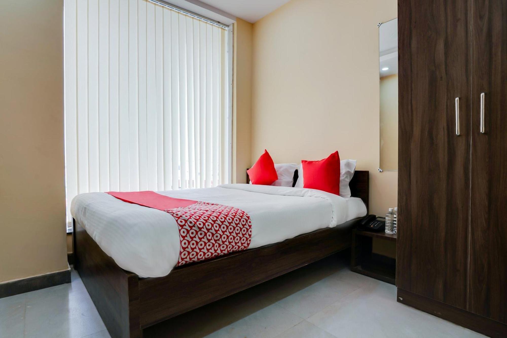 Sururnagar Hotel O Alekhya Residency Cafe Bahar מראה חיצוני תמונה