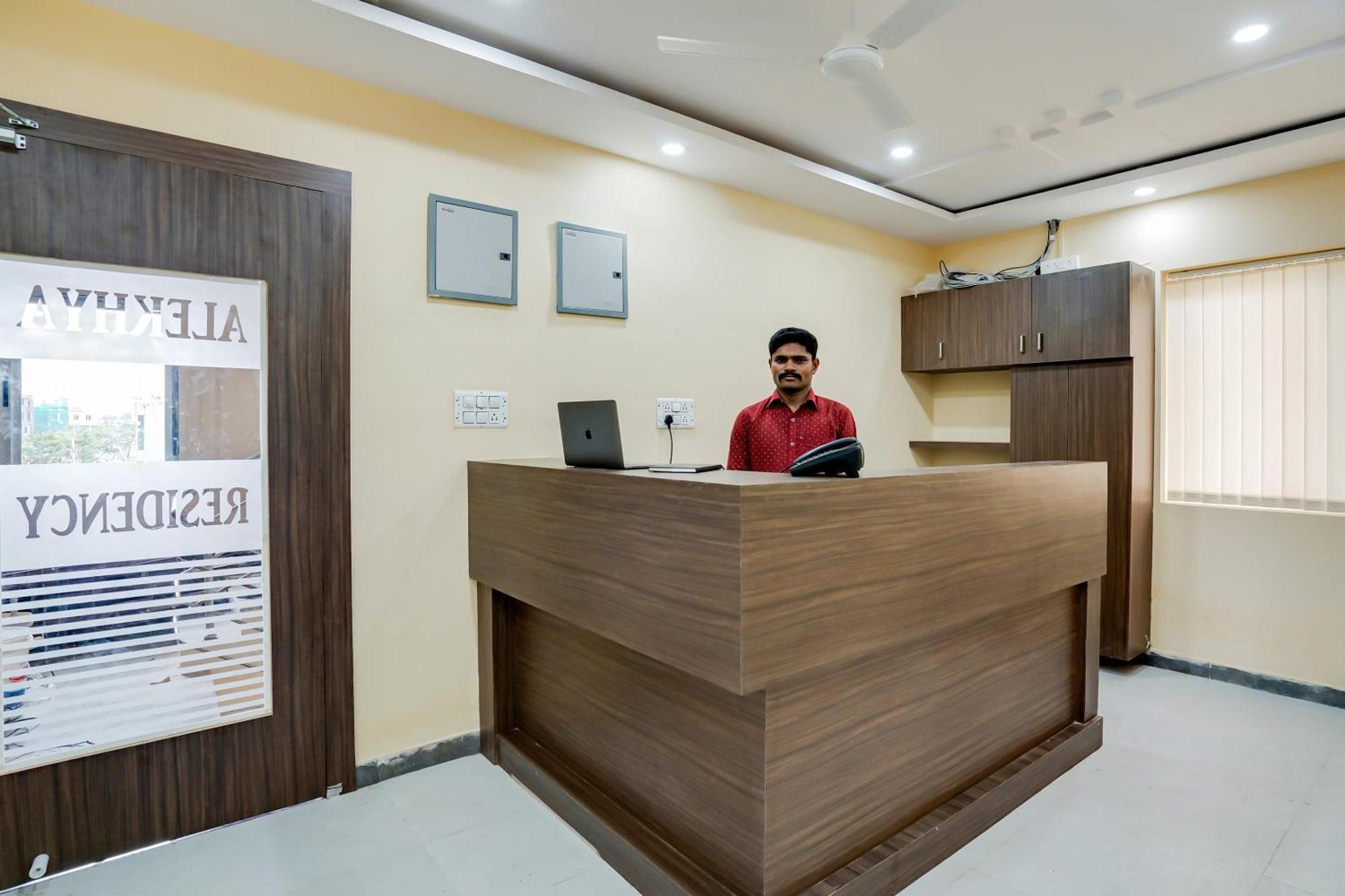 Sururnagar Hotel O Alekhya Residency Cafe Bahar מראה חיצוני תמונה