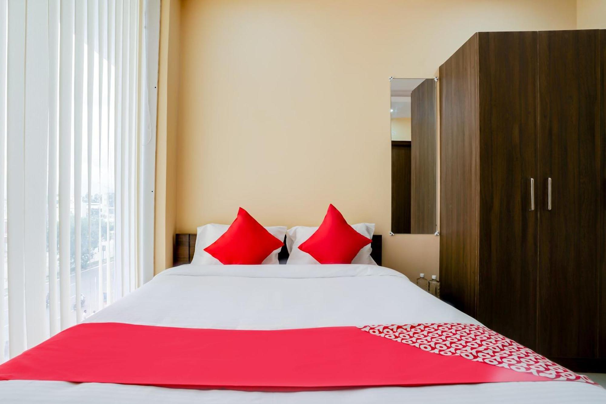 Sururnagar Hotel O Alekhya Residency Cafe Bahar מראה חיצוני תמונה