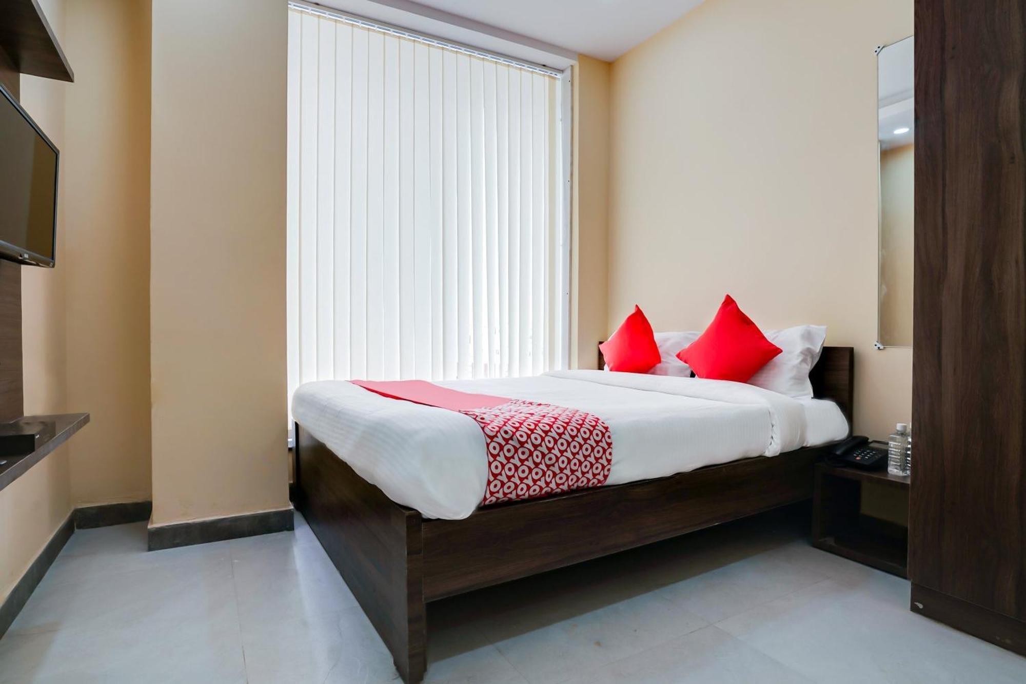 Sururnagar Hotel O Alekhya Residency Cafe Bahar מראה חיצוני תמונה
