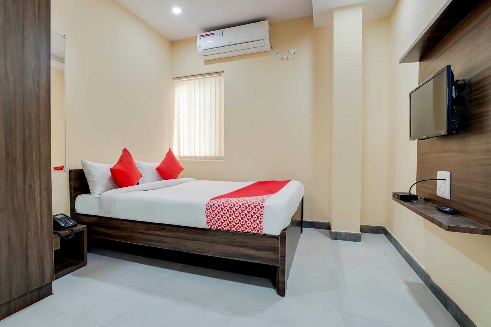 Sururnagar Hotel O Alekhya Residency Cafe Bahar מראה חיצוני תמונה