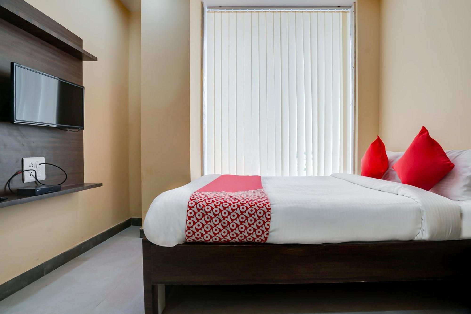 Sururnagar Hotel O Alekhya Residency Cafe Bahar מראה חיצוני תמונה